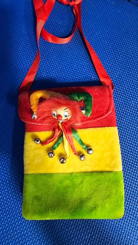 Carnaval Tasje met Clown Broche, Hobby en Vrije tijd, Feestartikelen, Gebruikt, Carnaval, Ophalen of Verzenden