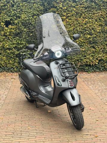Vespa sprint full option beschikbaar voor biedingen