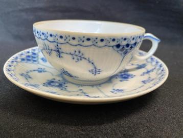 Royal Kopenhagen Kop en Schotel met Blauw Bloemmotief beschikbaar voor biedingen