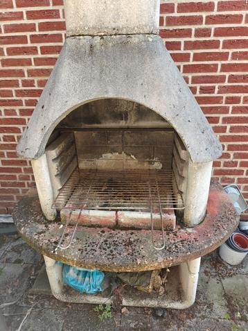 Stenen bbq beschikbaar voor biedingen