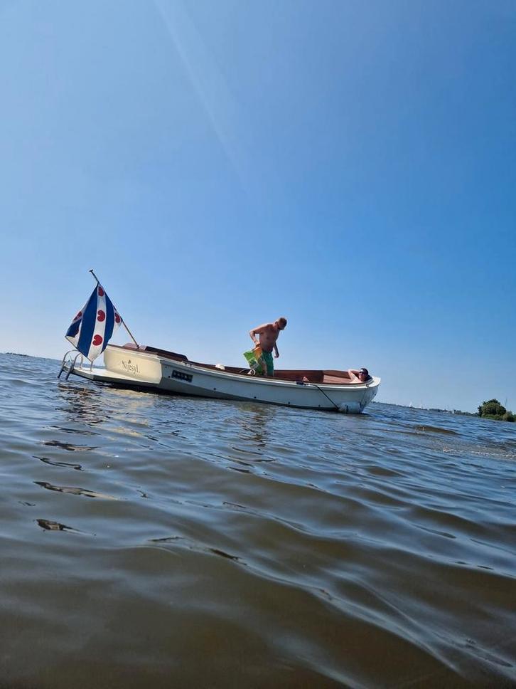 Ruime sloep., Watersport en Boten, Sloepen, Gebruikt, 10 tot 30 pk, 3 tot 6 meter, Buitenboordmotor, Benzine, Staal, Ophalen of Verzenden