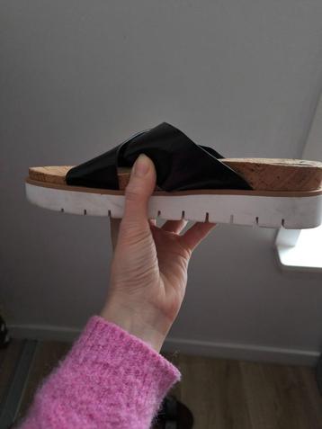 Slippers  beschikbaar voor biedingen