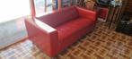 Rode (kunst?)leren zitbank, Huis en Inrichting, Banken | Bankstellen, Ophalen, Gebruikt, 150 tot 200 cm, Tweepersoons
