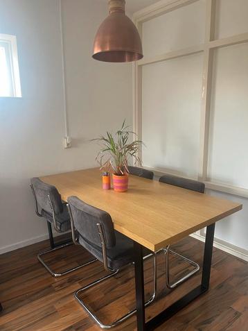 Industriële Eettafel + Optioneel Stoelen (6x) beschikbaar voor biedingen