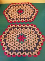 Twee pannenonderzetters - retro - vintage, Huis en Inrichting, Woonaccessoires | Onderzetters, Ophalen of Verzenden, Gebruikt