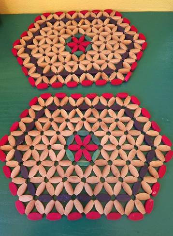 Twee pannenonderzetters - retro - vintage  beschikbaar voor biedingen