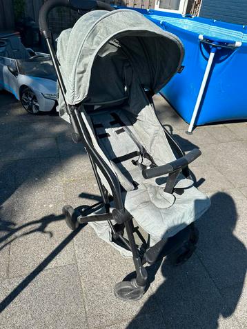 Inklapbare buggy nog heel goed beschikbaar voor biedingen