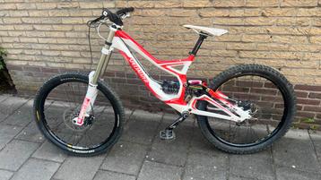 Specialized Demo 8 II World Cup downhill maat M beschikbaar voor biedingen