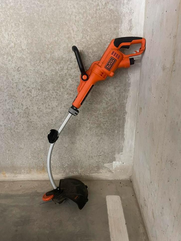 BLACK+DECKER - Grasmaaier 800 W, 33 cm GL8033, Tuin en Terras, Grastrimmers, Zo goed als nieuw, Elektrisch, 10 tot 30 cm, Ophalen of Verzenden