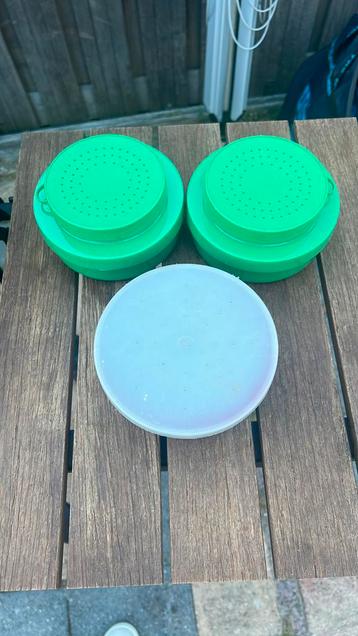 Diverse voerbakjes beschikbaar voor biedingen