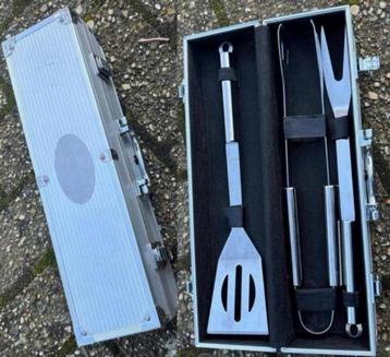 Barbecue gereedschap z.g.a.n. beschikbaar voor biedingen