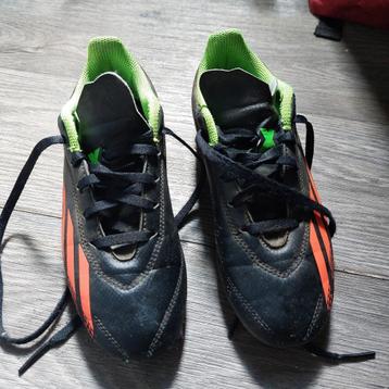Voetbalschoenen Adidas maat 33 beschikbaar voor biedingen