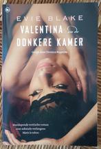 Valentina en de donkere kamer - Evie Blake - IZGST, Boeken, Ophalen of Verzenden, Zo goed als nieuw, Evie Blake, Europa overig