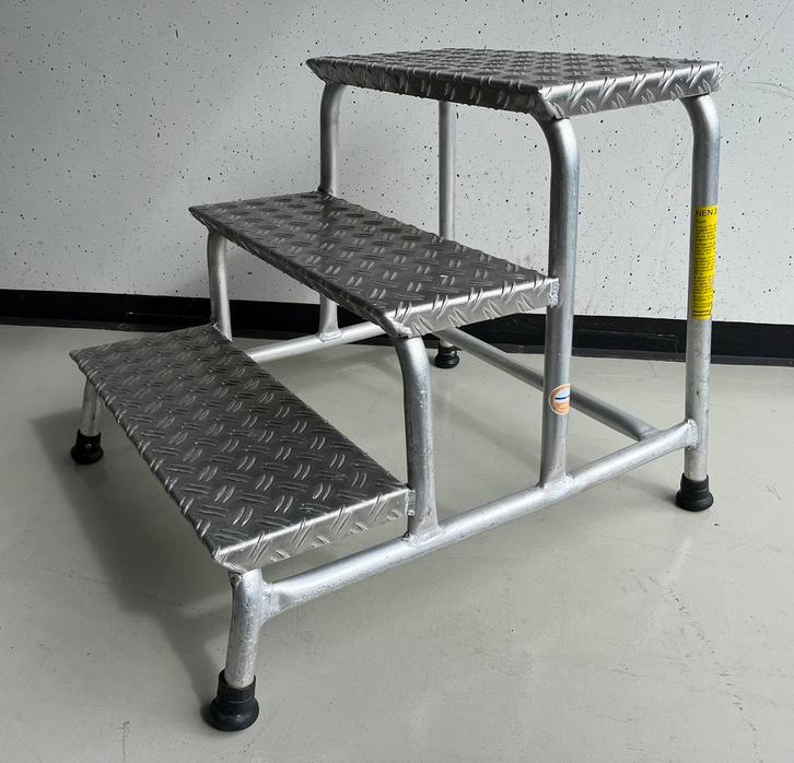 Plateautrap / Bordestrap Aluminium 3 treden 60cm, Doe-het-zelf en Verbouw, Ladders en Trappen, Gebruikt, Trap, Minder dan 2 meter