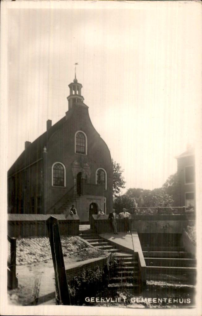 Geervliet - Gemeentehuis - Voorgevel, Verzamelen, Ansichtkaarten | Nederland, Ongelopen, Zuid-Holland, Voor 1920, Ophalen of Verzenden
