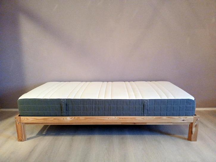 Ikea Neiden bed incl. matras en bodem 90x200, Huis en Inrichting, Slaapkamer | Bedden, Zo goed als nieuw, Eenpersoons, 90 cm, 200 cm
