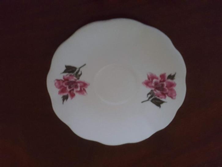 Twee losse schoteltjes, Elizabethan en Spenzo, Huis en Inrichting, Keuken | Servies, Zo goed als nieuw, Kop(pen) en/of Schotel(s)