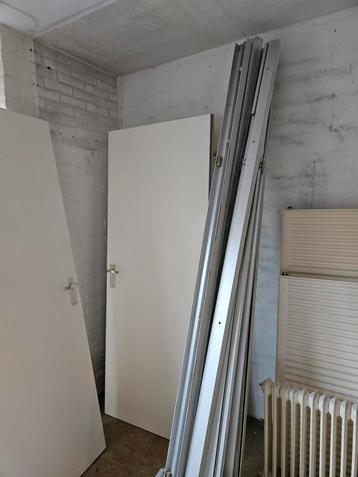 5 binnendeuren met stalen kozijnen met bovenlicht  beschikbaar voor biedingen