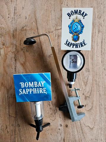 Mooie Bombay Sapphire Gin nondrip dispenser met flesbeugel 