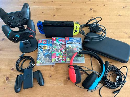 Nintendo Switch met veel accessoires, Spelcomputers en Games, Spelcomputers | Nintendo Switch, Gebruikt, Switch Original, Met 2 controllers