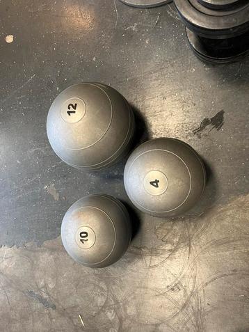 Slam ballen 4-10 en 12 kg slamballen beschikbaar voor biedingen