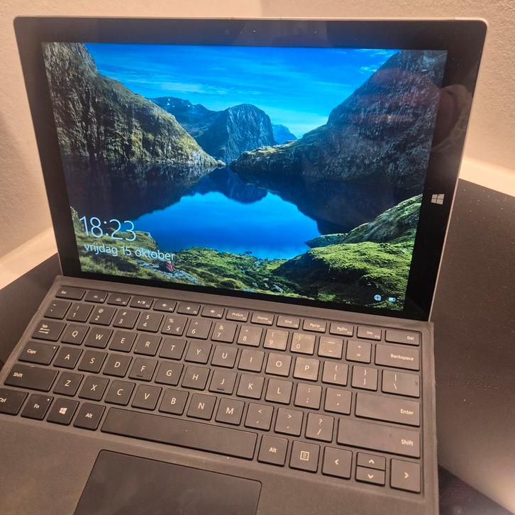 Microsoft surface pro 10, Computers en Software, Windows Laptops, Zo goed als nieuw, 13 inch, 2 tot 3 Ghz, Ophalen of Verzenden