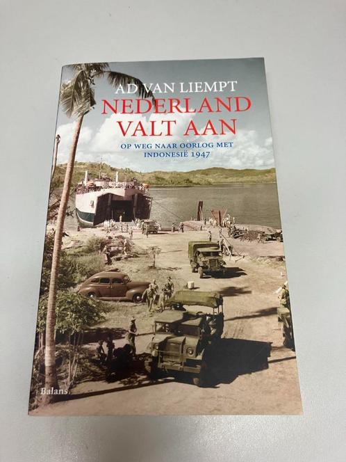 Nederland valt aan Op weg naar oorlog met Indonesie 47, Boeken, Oorlog en Militair, Gelezen, 1945 tot heden, Ophalen of Verzenden