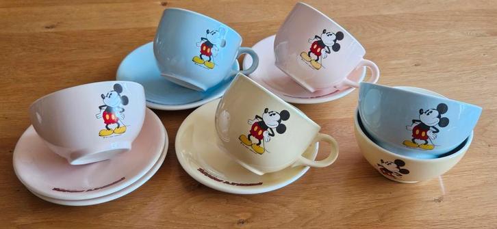 Disney servies: koppen, schotels en kommen met Mickey Mouse, Verzamelen, Disney, Zo goed als nieuw, Servies, Mickey Mouse, Ophalen of Verzenden
