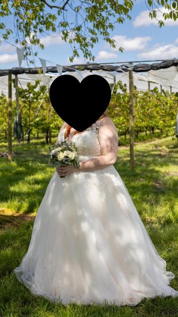 Trouwjurk draagbaar van maat 42 tot 50 beschikbaar voor biedingen