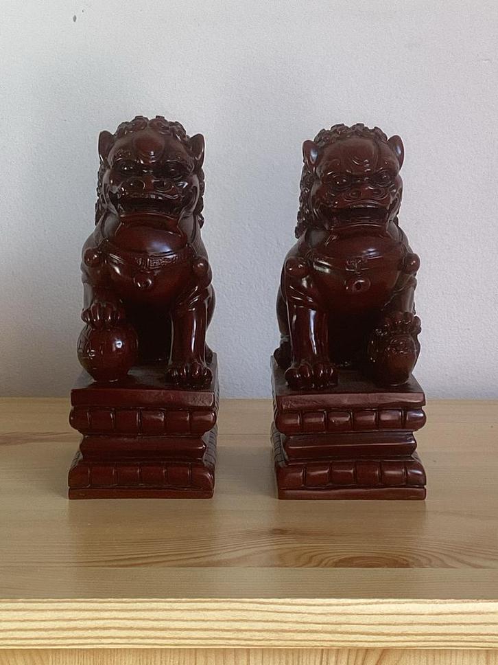 Twee Chinese Leeuwen Beelden ca 15 cm., Antiek en Kunst, Kunst | Beelden en Houtsnijwerken, Ophalen