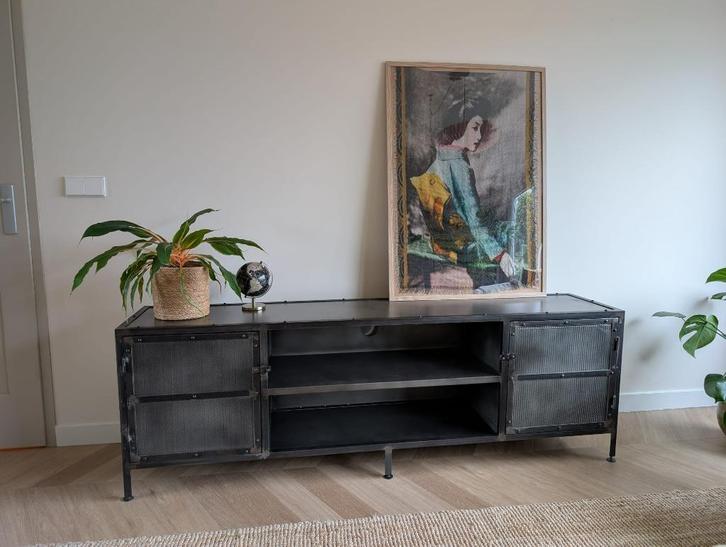 Mysons tv meubel 'Ferro' 190cm, industrieel, goede kwaliteit, Huis en Inrichting, Kasten | Televisiemeubels, Zo goed als nieuw