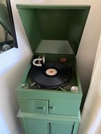 Antieke grammofoon in houten kast, Ophalen