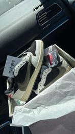 Jordan 1 low x Travis Scott “Og Olive”, Ophalen of Verzenden, Zo goed als nieuw, Zwart