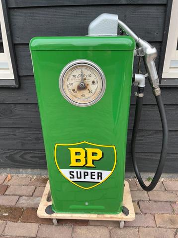 Gerestaureerde Tokheim model 40 “clock face” benzinepomp beschikbaar voor biedingen