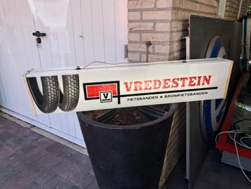 Vredestein dubbelzijdige lichtbak een oudje is werkend 101cm beschikbaar voor biedingen