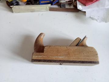 Neushoorn blokschaaf beschikbaar voor biedingen