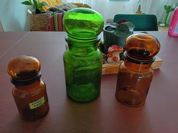3 oude apothekersflessen van oma beschikbaar voor biedingen