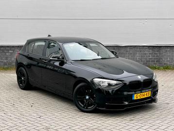 BMW 1-Serie 114I 75KW 5-DR 2013 Zwart ( NIEUWE APK ) beschikbaar voor biedingen