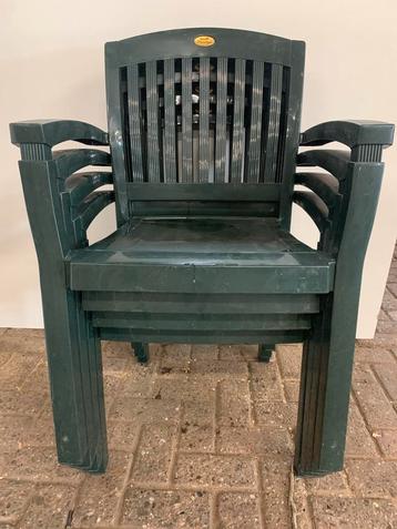 Kunstof tuinstoel beschikbaar voor biedingen