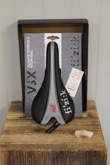 Nieuw Fizik Aliante versus X zadel (Bull) Kium rail 259 gr beschikbaar voor biedingen