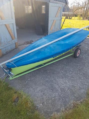 Splash zeilboot met strandtrailer beschikbaar voor biedingen