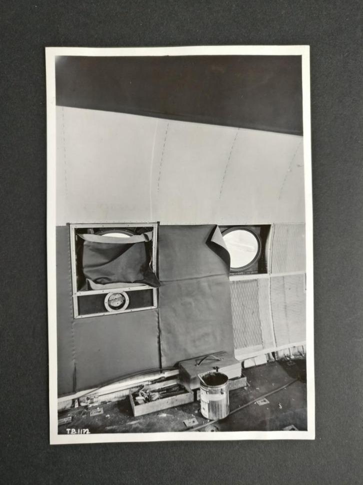 Foto van de geluiddemping in een DC-4 (F25), Verzamelen, Luchtvaart en Vliegtuigspotten, Gebruikt, Kaart, Foto of Prent, Ophalen of Verzenden