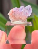 Roze amethist op sokkel, Ophalen of Verzenden, Zo goed als nieuw