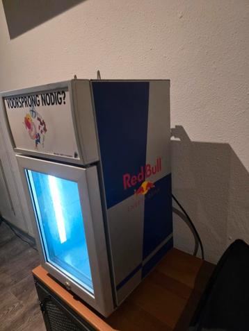 Mooie redbull koelkast! Koelt goed beschikbaar voor biedingen
