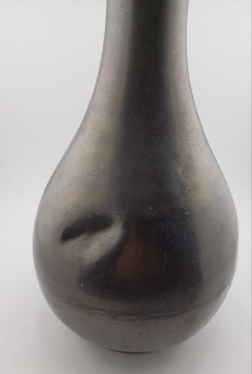 Tinnen vaas beschikbaar voor biedingen