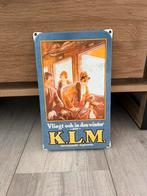 KLM ophangbord metaal, Verzamelen, Luchtvaart en Vliegtuigspotten, Ophalen of Verzenden, Zo goed als nieuw, Kaart, Foto of Prent