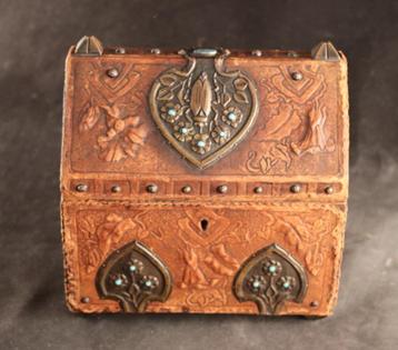Antieke Arts & Crafts juwelenkist  beschikbaar voor biedingen