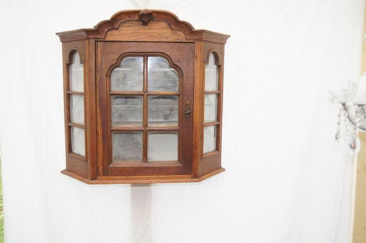 Wandkastje  ( Antiek, Antiek en Kunst, Kunst | Beelden en Houtsnijwerken, Ophalen of Verzenden