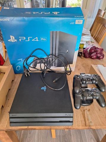 PS4 Pro 1TB en 2 controllers beschikbaar voor biedingen