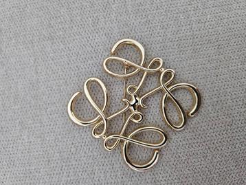 Broche beschikbaar voor biedingen